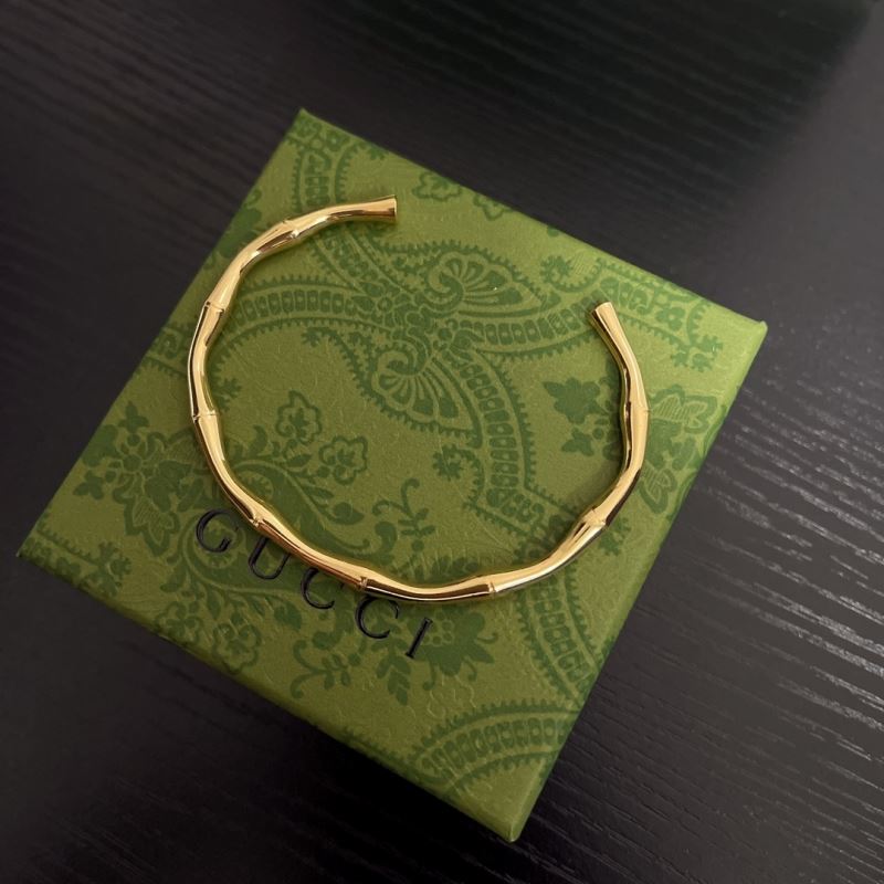 G*u*i bracelets